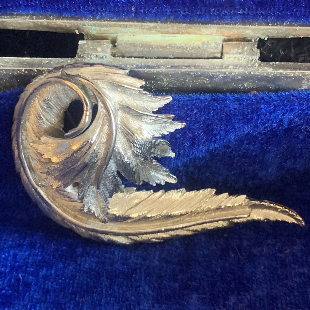 Vintage Feather pin brooch
